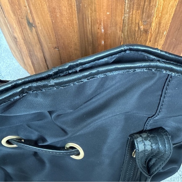 Tommy Hilfiger Womens Black Tote Bag Gold Logo  Magnetic Close - Picture 14 of 14